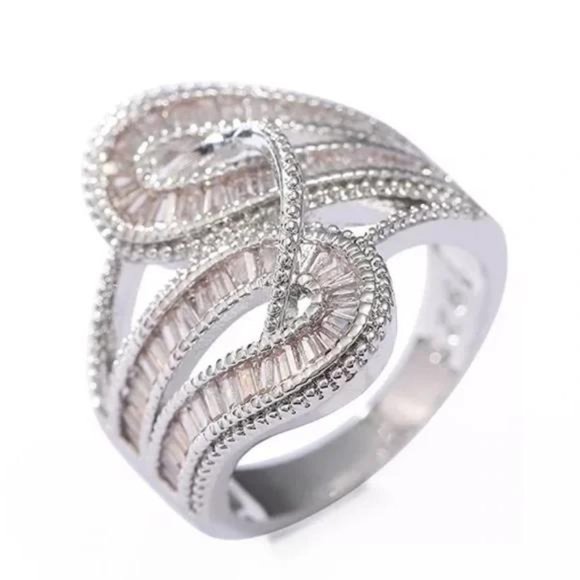 STERLING SILVER DIAMOND RING, CUTE RING, SHINY RING. - Picture 5 of 5